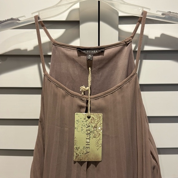 Alythea BWT pleated lined sleeveless dress with belt. - Picture 2 of 9